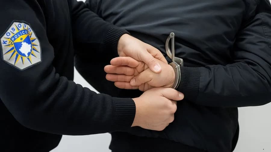 Gjakovë, Policia arreston tre persona të kërkuar nga gjykata