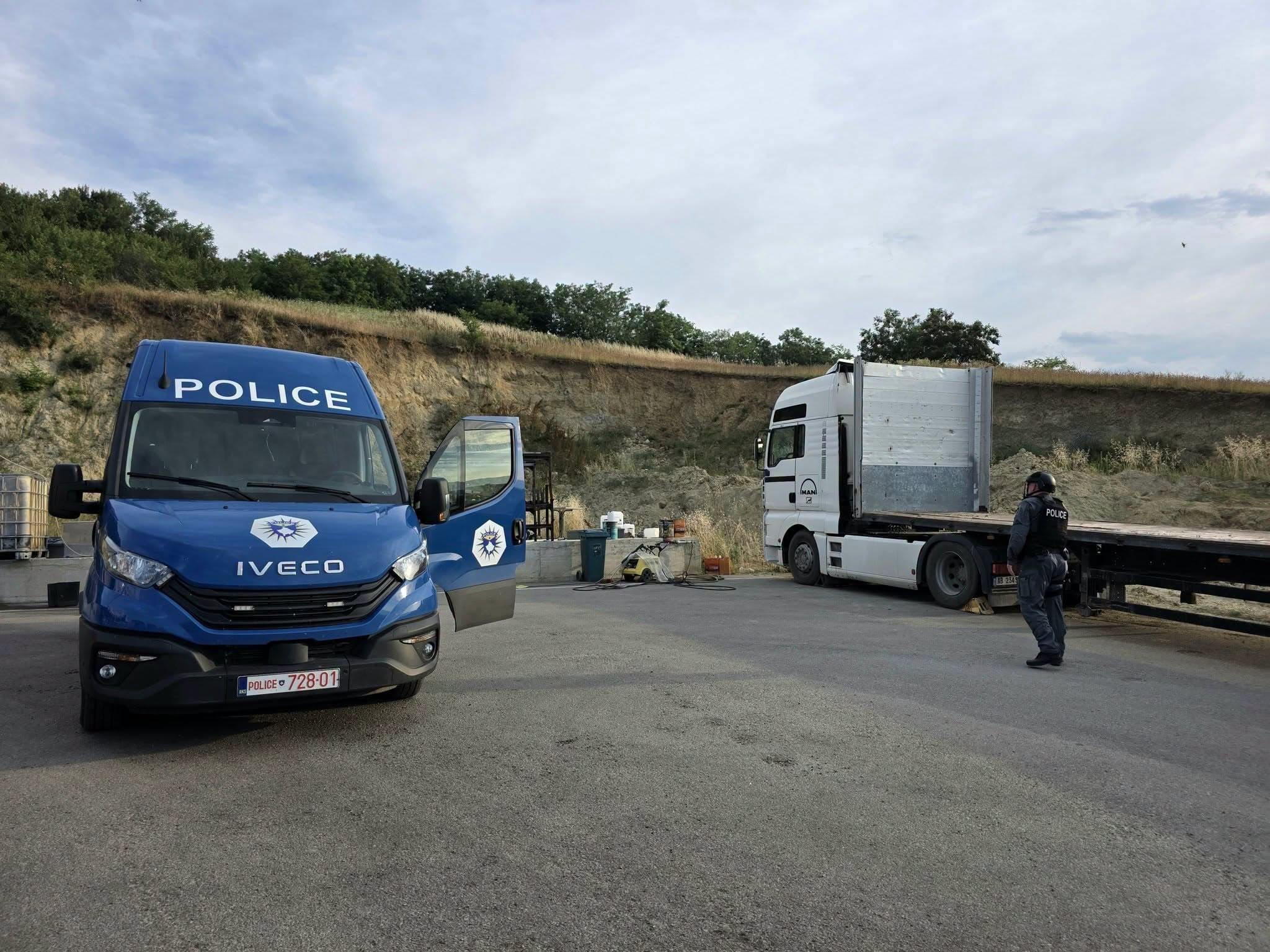 Operacioni kundër krimit të organizuar, 9 të arrestuar – sekuestrohen mijëra euro dhe 5 vetura
