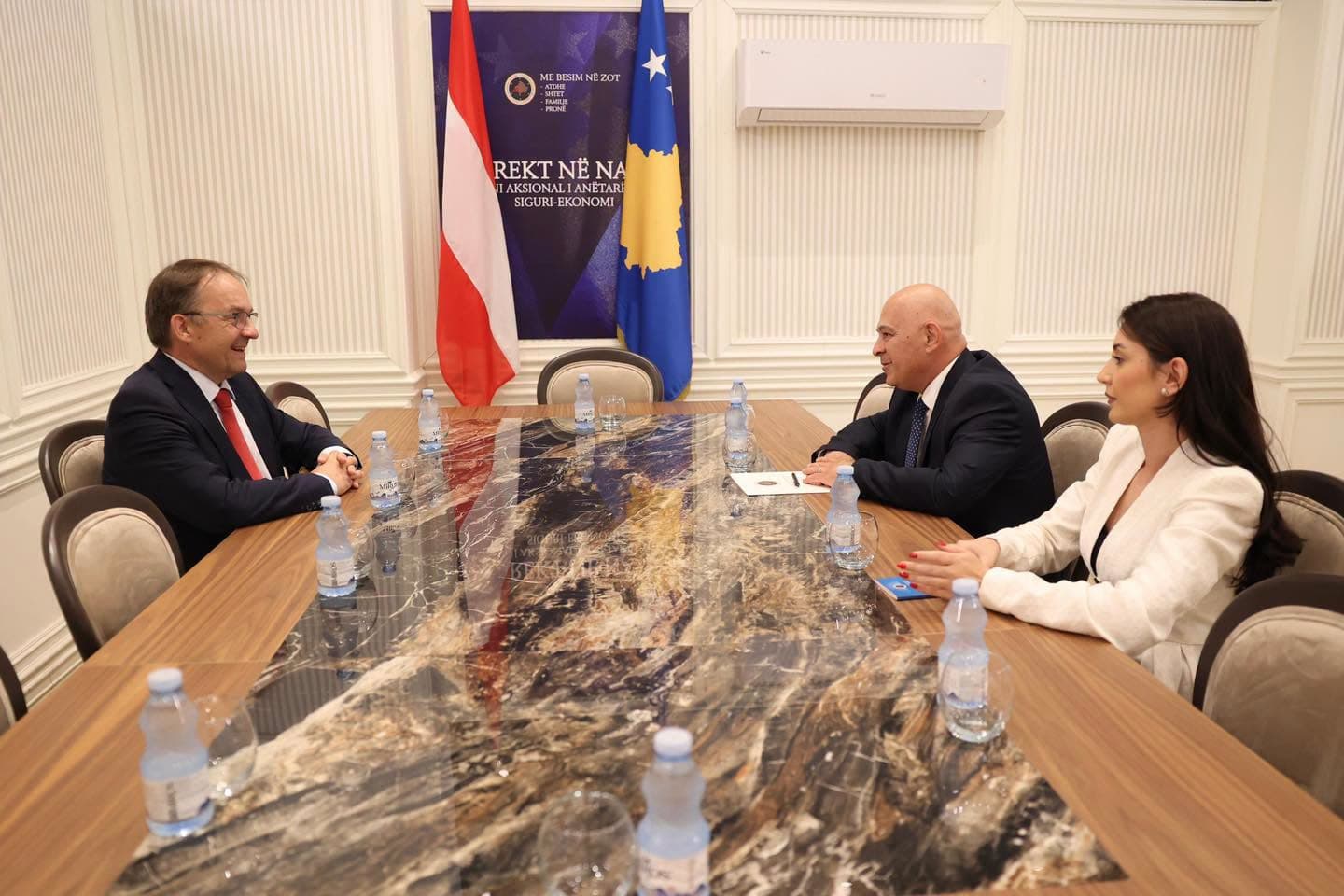 Gjini pret në takim ambasadorin e Austrisë, e falënderon për mbështetjen ndaj Kosovës