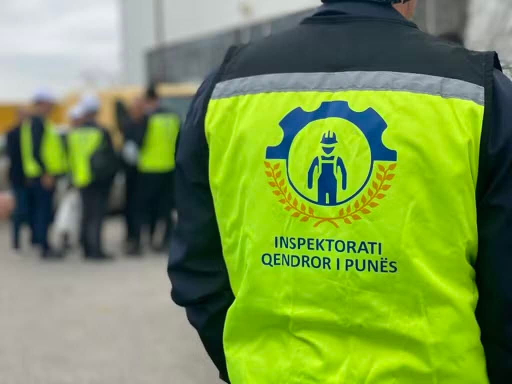Aksion në 26 auto-parkingje në Prizren e Suharekë, konstatohen shkelje të ndryshme