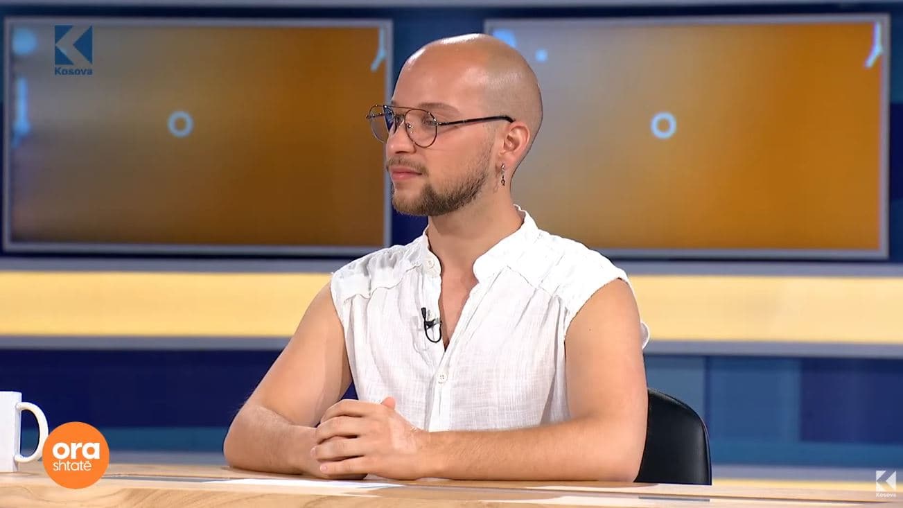 Performanca në “Këngën Magjike” që mori jehonë të madhe, kush është Auron Deva? (VIDEO)
