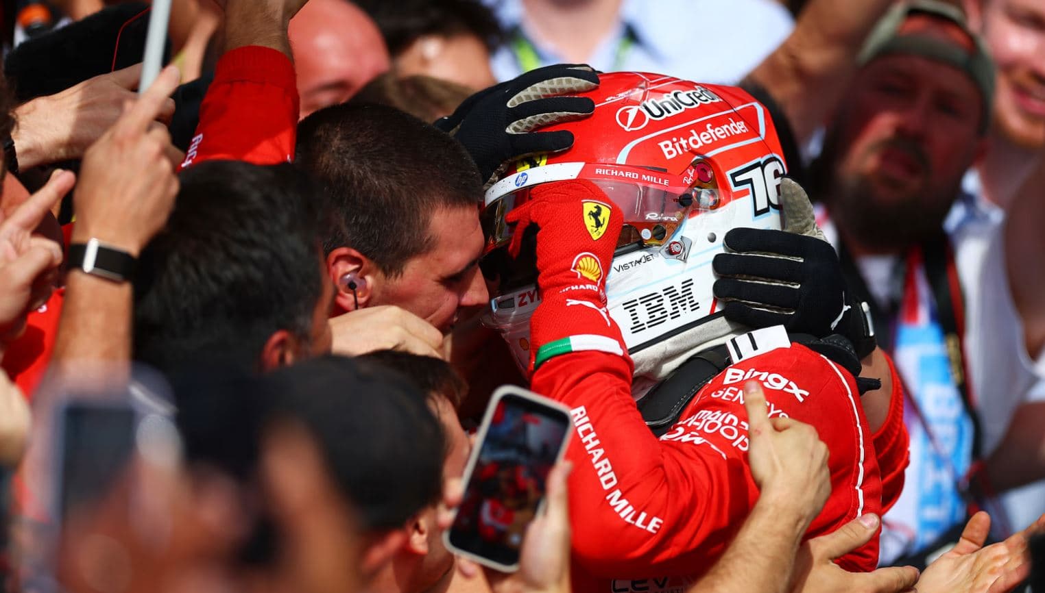 Leclerc triumfon në Çmimin e Madh të Britanisë, Ferrari feston fitore dhe podium të dyfishtë