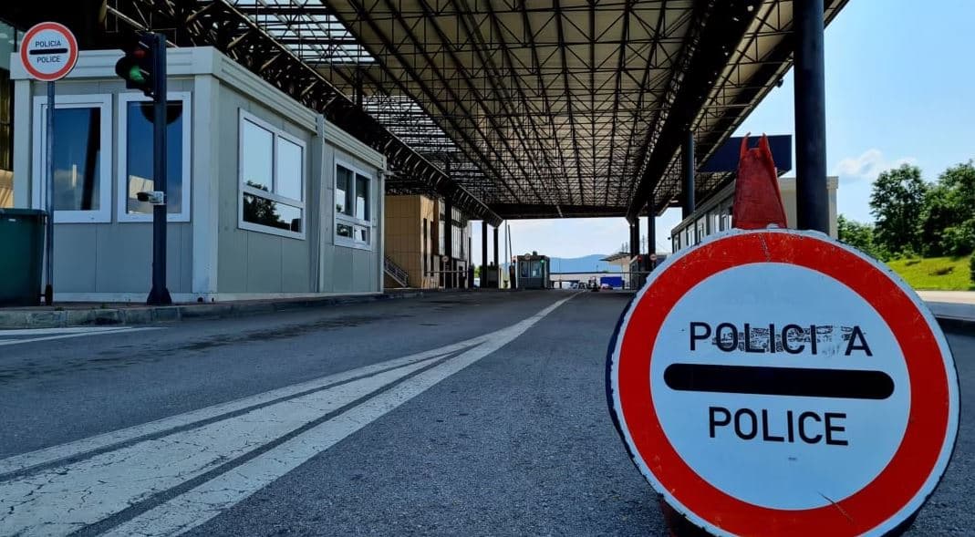 Alarmon Koci: Kosovari pretendon se u kërcënua dhe pagoi 2 mijë euro në kufirin me Serbinë