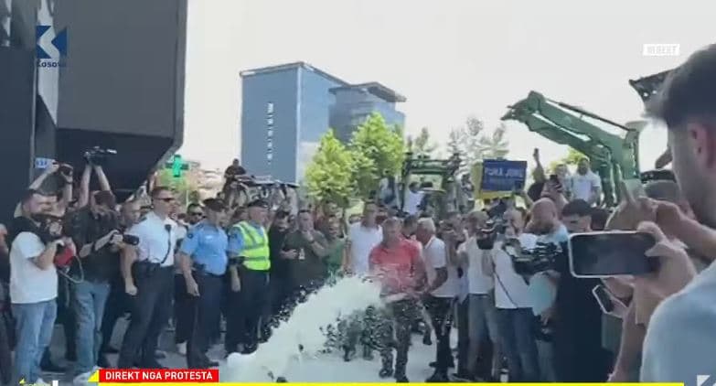 Protesta para Ministrisë së Bujqësisë, fermerët kërkojnë të trajtohen me dinjitet nga shteti