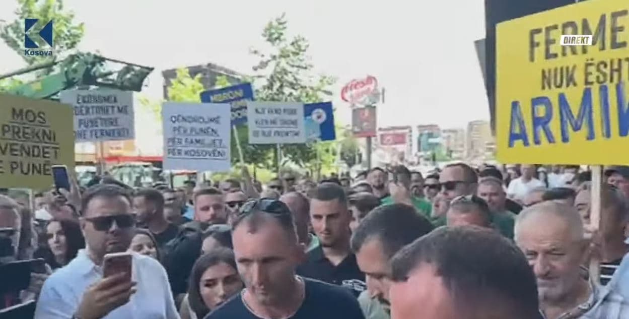 Fermerët kërkojnë takim urgjent, paralajmërojnë nëse s'ka lëvizje: Do të na shihni çdo ditë në rrugë...