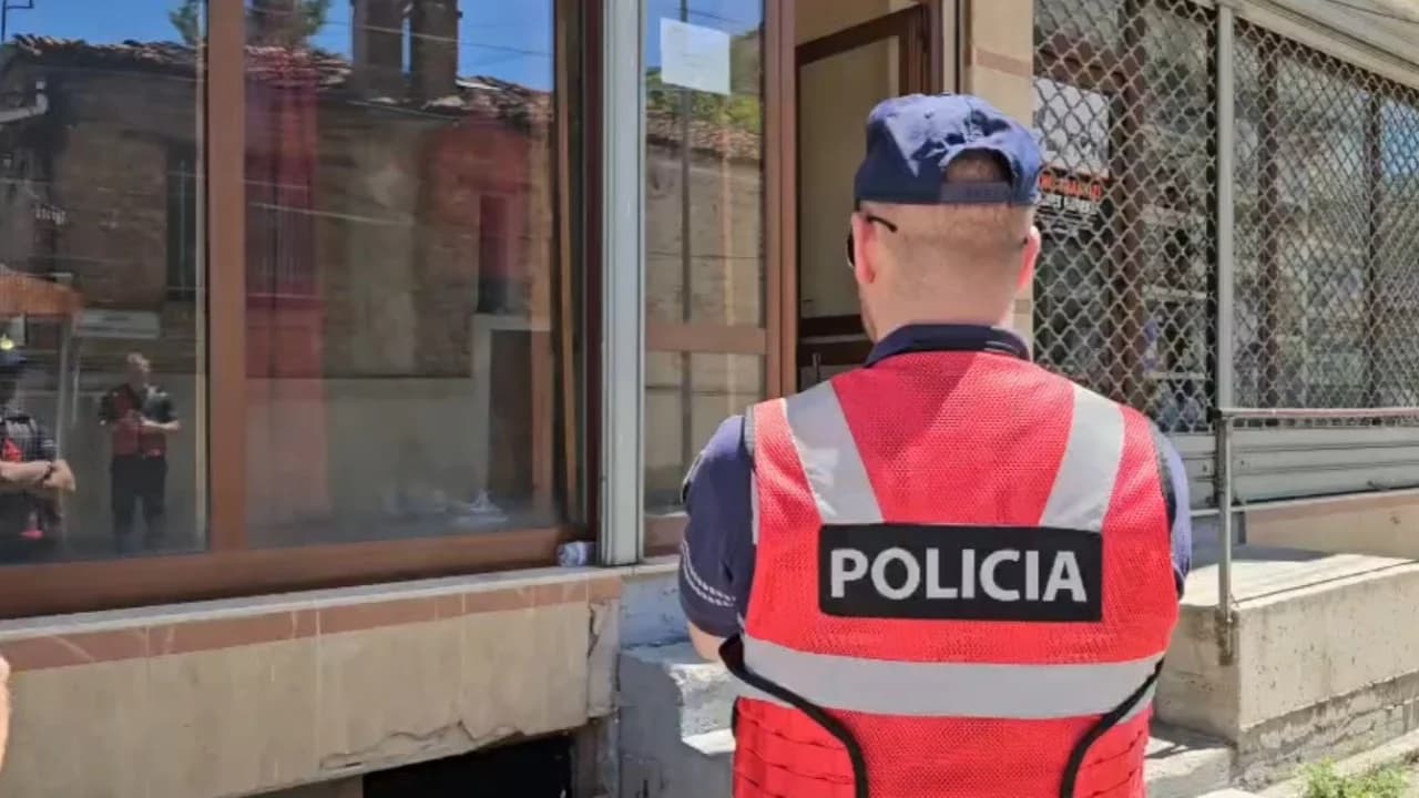 Sherr me sëpatë në Korçë, i plagosuri përfundon në spital