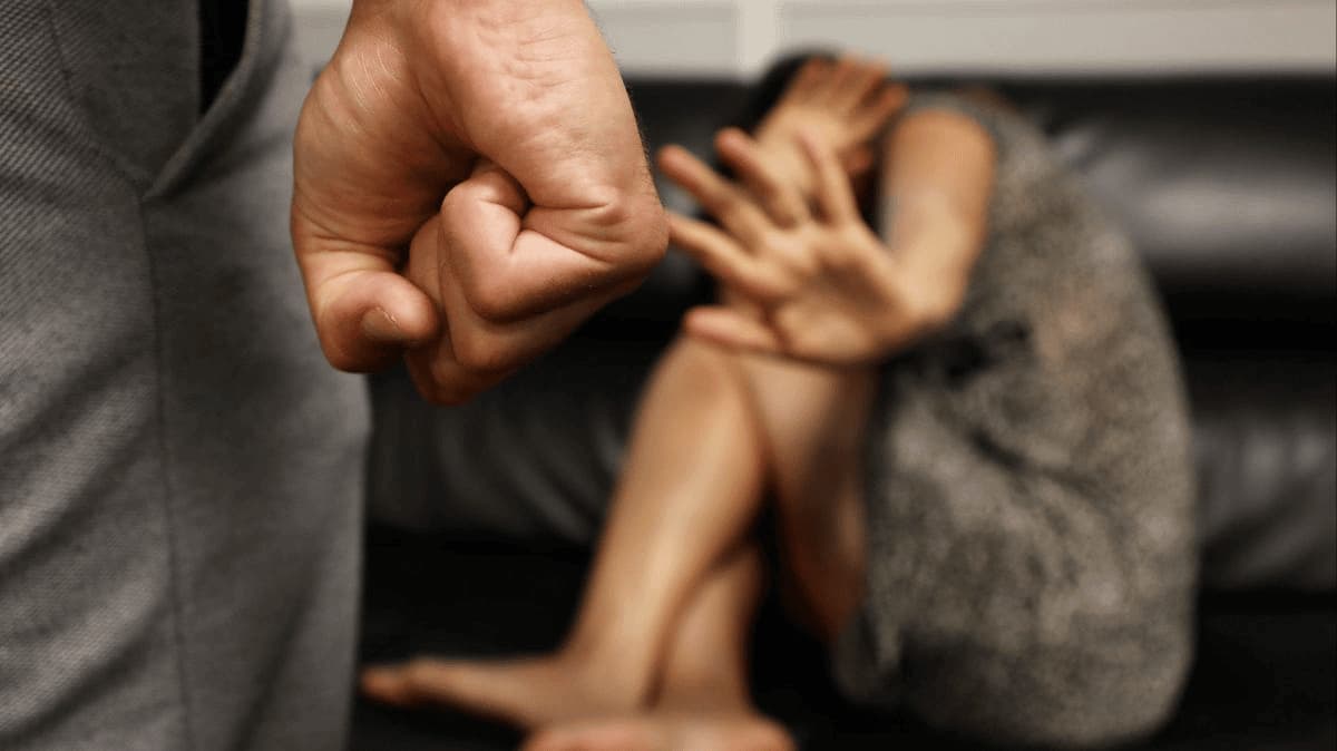 Sulmohen nënë e bijë në Ferizaj, arrestohen babai dhe djali