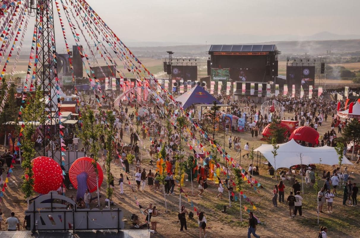 Sunny Hill Festival 2026 zbulon programin e plotë: Prishtina bëhet gati për tri ditë muzikë botërore