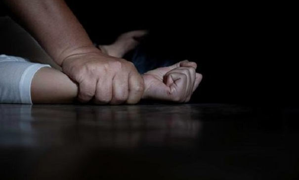 Arrestohet një person në Deçan, dyshohet për dhunim