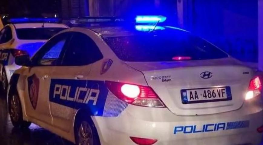 Lezhë: I riu qëllohet me armë - 30-vjeçari po lëvizte me makinë, i shpëton sulmit