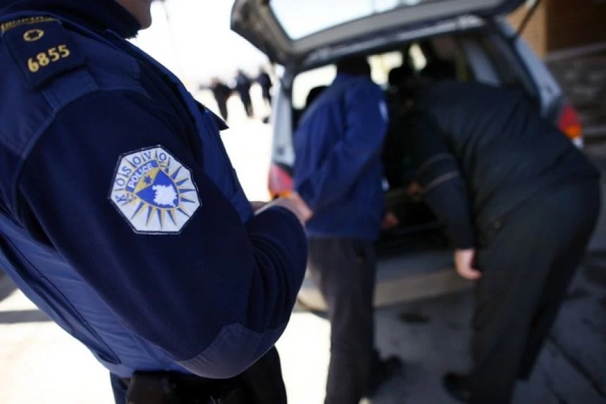 Nuk iu bind urdhrit të policit, shtetasi i Serbisë shoqërohet në stacion policor